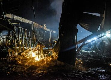 Suman 16 muertos y 59 heridos por ataque con misil ruso en centro comercial de Ucrania