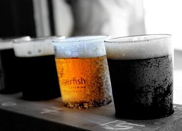 Por qué no debes tomar cerveza en vasos fríos