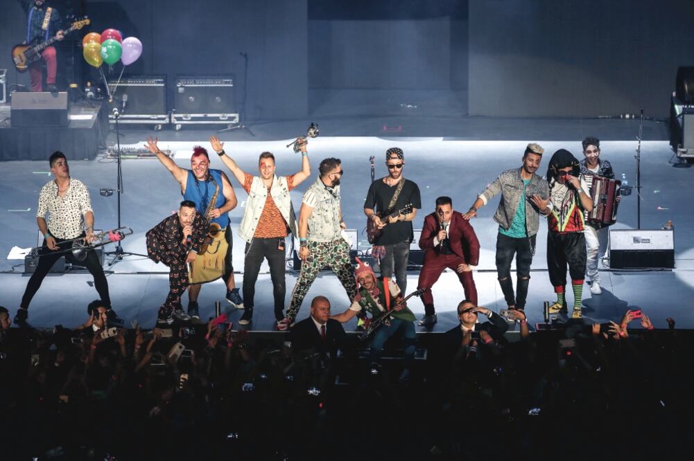 La banda argentina hizo un homenaje a México en el Auditorio Nacional. Foto: JUAN CARLOS REYES. EL UNIVERSAL