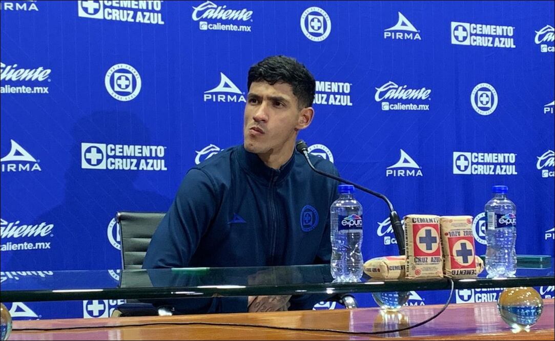 Uriel Antuna en conferencia de prensa de Cruz Azul - Foto: Edgar Enríquez / EL UNIVERSAL