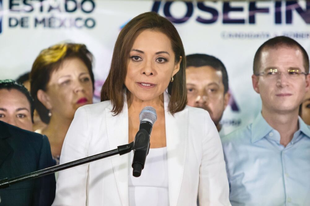 La candidata del PAN, Josefina Vázquez Mota, anunció que esperará para decidir qué hará tras el resultado electoral (Especial)