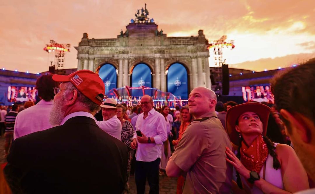 La Embajada de EU en Bélgica celebró la independencia estadounidense con una asistencia prevista de más de 5 mil invitados. Foto EFE/EPA/OLIVIER HOSLET