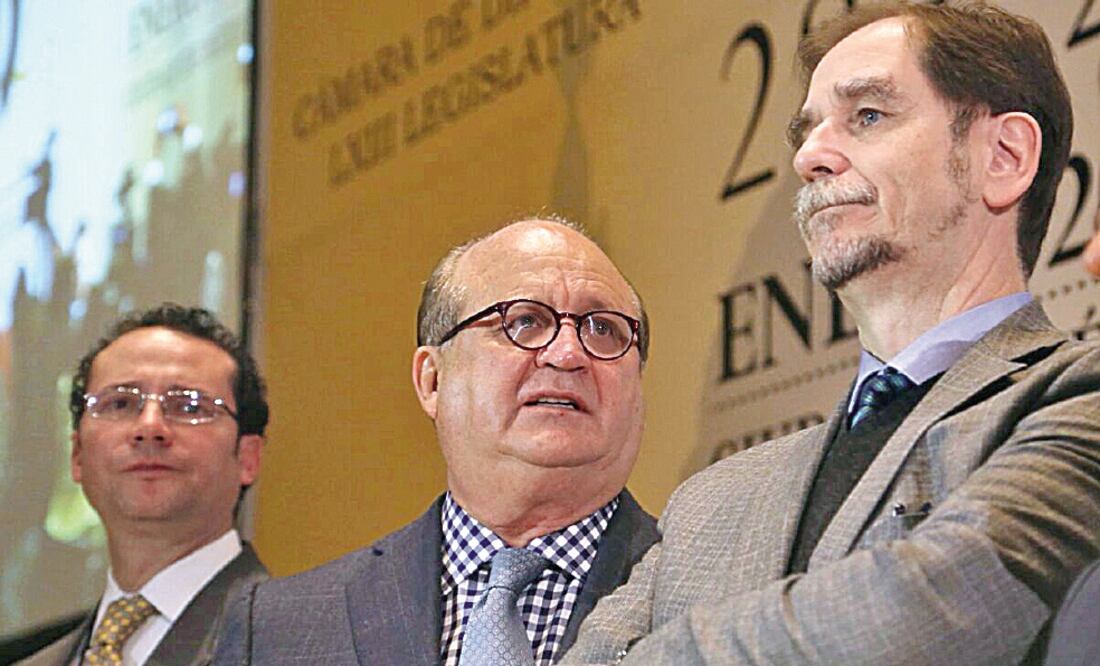 Francisco Xavier Nava, vocero de la bancada, Graco Ramírez, y el presidente del PRD, Agustín Basave, durante la reunión plenaria de los diputados del sol azteca (BERE FREGOSO. OBTURADORMX)