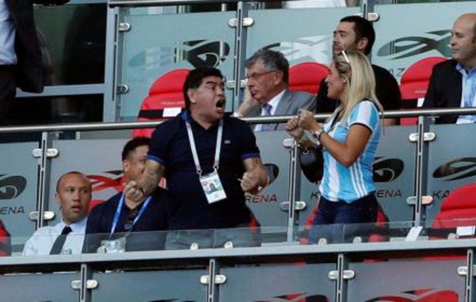 Limitan imágenes de Maradona en partido ante Francia