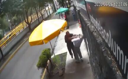 Detienen a "Lord Banqueta", sujeto que golpeaba a transeúntes en Álvaro Obregón 