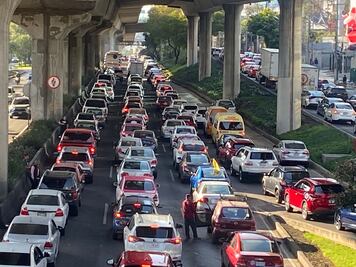 ¡En viernes de quincena! Cuatro horas de caos vial en Periférico Sur por bloqueo; denuncian detención injustificada de 5 jóvenes