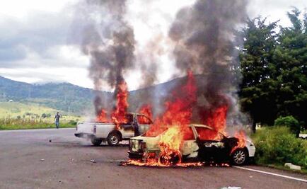 Normalistas hold head of municipal police hostage