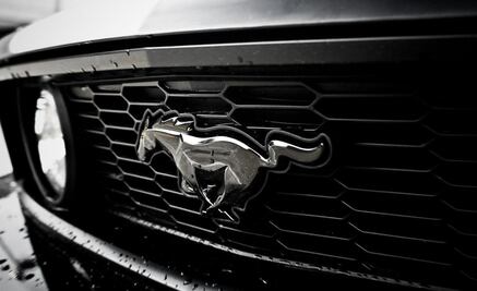 Podrás comprar un Mustang con la insignia diseñada por ti