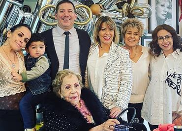 Alejandra Guzmán festeja sus 54 años acompañada de Silvia Pinal y con felicitación de Paulina