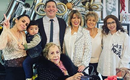 Alejandra Guzmán festeja sus 54 años acompañada de Silvia Pinal y con felicitación de Paulina