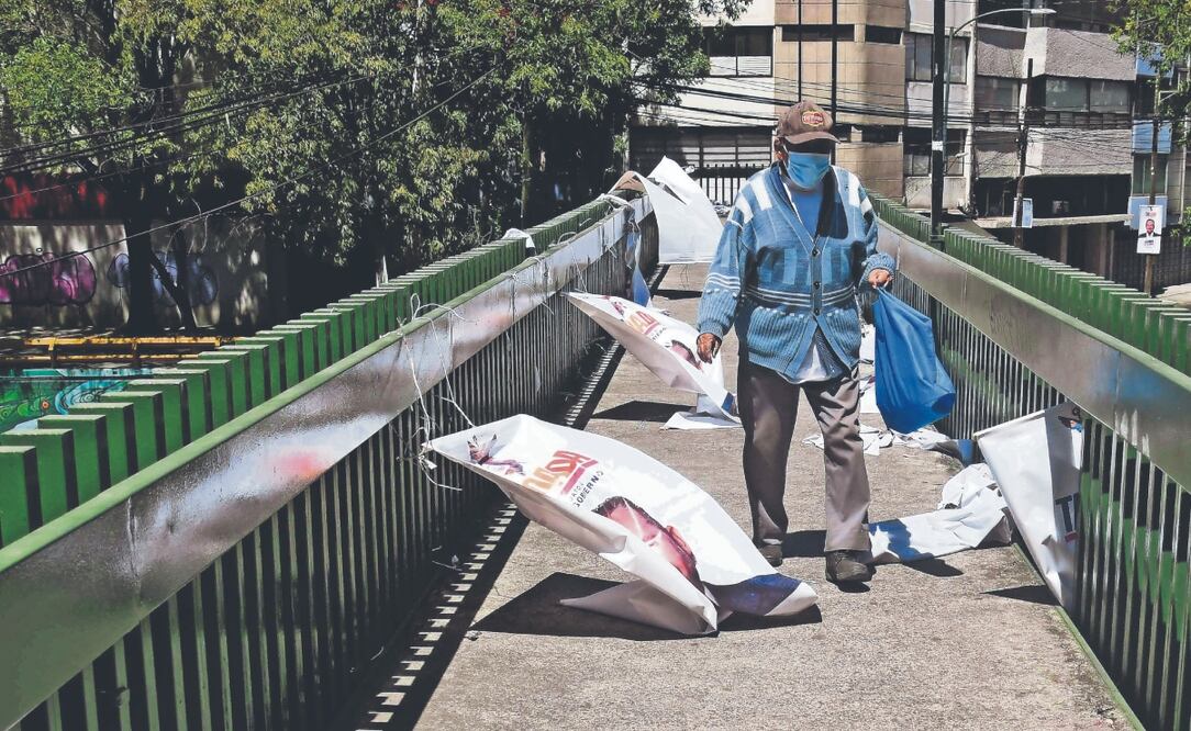 La propaganda electoral queda esparcida en diversos lugares. Foto: de ARCHIVO MARIO JASSO. CUARTOSCURO