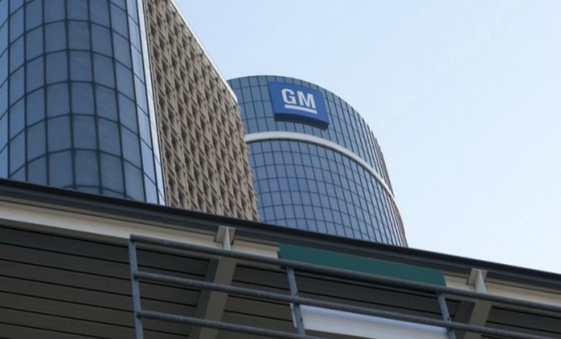 GM y Ford han sacado el pie del acelerador en materia de inversiones en vehículos eléctricos debido a una demanda que se modera en este ramo.