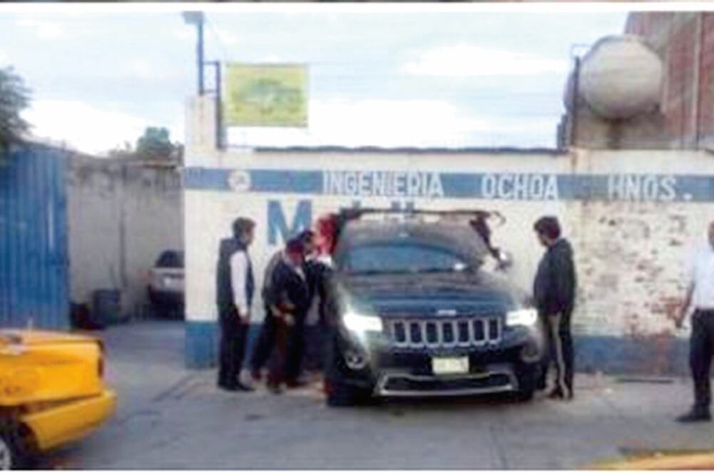 El accidente que ocasionó Heliodoro Díaz fue en la calle Emilio Carranza, colonia Reforma, donde se estrelló contra un taller (ESPECIAL)