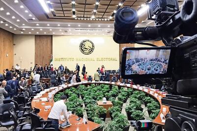 Aprueban candidatura al Senado de Manuel Velasco Coello