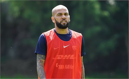 Dani Alves: Presos cambian autógrafos del brasileño por cigarros en la prisión