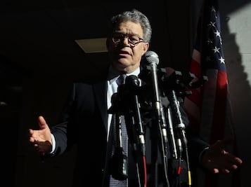 Senador demócrata se disculpa por acusaciones de abuso sexual