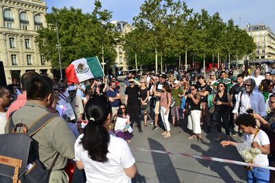 Simpatizantes de Morena celebran en Francia