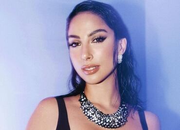 María Chacón impone tendencia con traje de baño blanco y negro