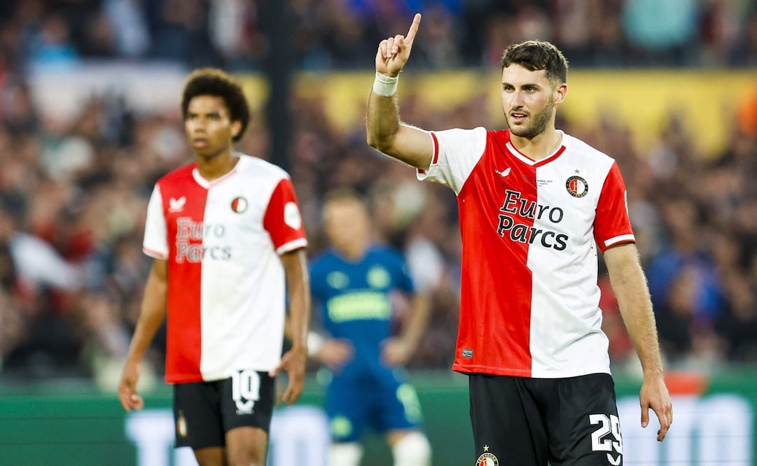 Santiago Giménez en partido del Feyenoord contra el PSV - Foto: AFP