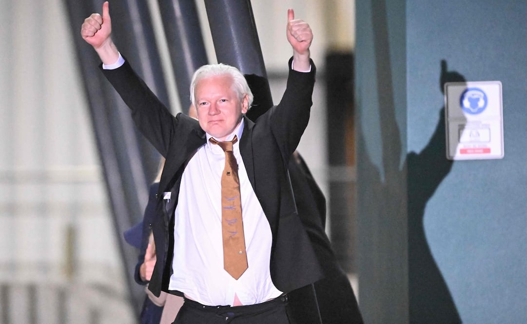 El fundador de WikiLeaks, Julian Assange, está "maravillado con el horizonte", al disfrutar de la libertad en Australia tras cinco años en una prisión de alta seguridad en Londres, afirmó su esposa. Foto: WILLIAM WEST / AFP