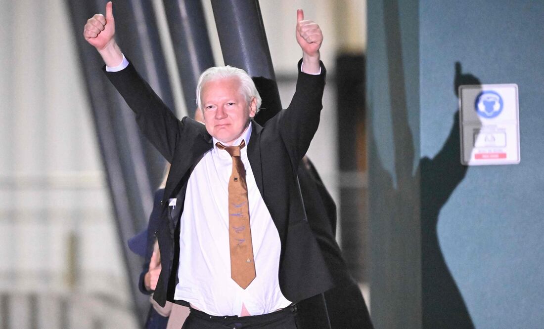 El fundador de WikiLeaks, Julian Assange, está "maravillado con el horizonte", al disfrutar de la libertad en Australia tras cinco años en una prisión de alta seguridad en Londres, afirmó su esposa. Foto: WILLIAM WEST / AFP