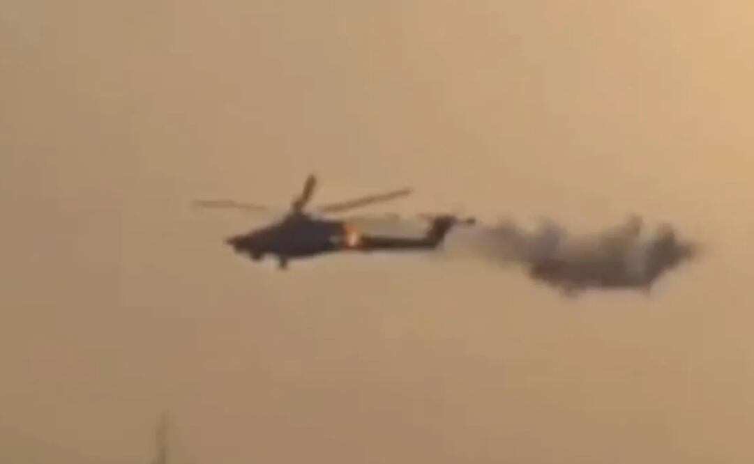 Un helicóptero ruso se partió en dos tras ser alcanzado por un misil de alta tecnología británico lanzado por los ucranianos. Foto: Tomada del video