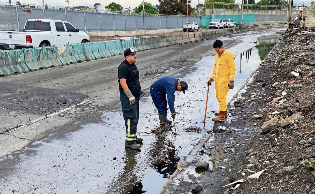 Los peritajes revelan que el combustible encontrado en calles de Neza, GAM y Venustiano Carranza es diesel y aceite. Foto: Archivo | El Universal