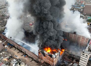 Incendio en Perú: arde edificio y se desploma tras 48 horas en llamas; siniestro podría extenderse hasta el domingo