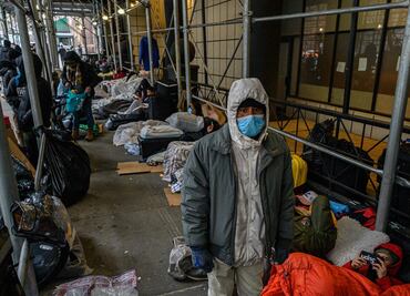 Asfixiada por la migración, Nueva York urge acelerar permisos de trabajo para solicitantes de asilo