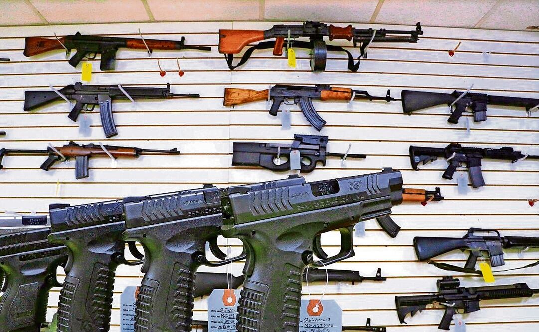 Armas de asalto y pistolas, a la venta en Springfield, Illinois. Imagen ilustrativa. Foto: Seth Perlman | AP (10/01/2025)