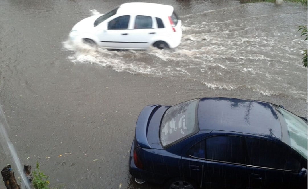 Al menos tres kilómetros de la carretera federal México-Puebla se inundaron (Especial)