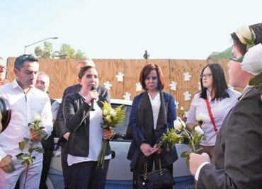 Barrales y Puri acuden a colegio Rébsamen