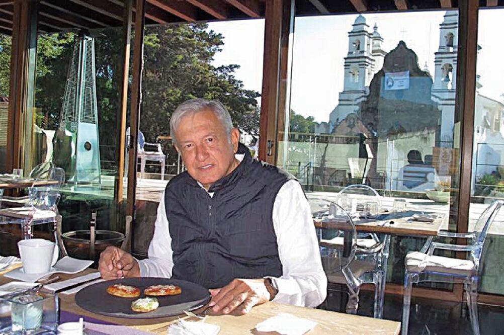 El líder nacional de Morena, Andrés Manuel López Obrador, calificó a Miguel Ángel Osorio Chong como uno de sus rivales en 2018 (IMAGEN TOMADA DE FACEBOOK)