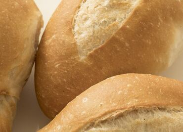 Truco para que el pan duro parezca recién horneado