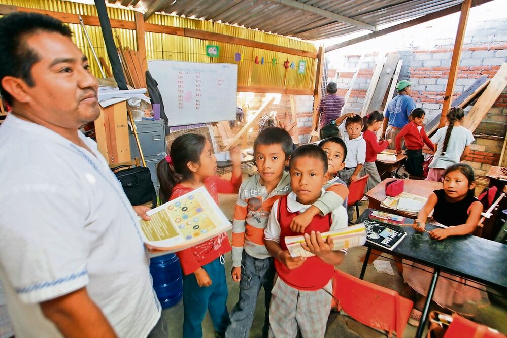 Las carencias y falta de equipo tecnológico en infraestructura educativa son más profundas en los planteles indígenas, destaca el Coneval. Foto: Archivo / EL UNIVERSAL