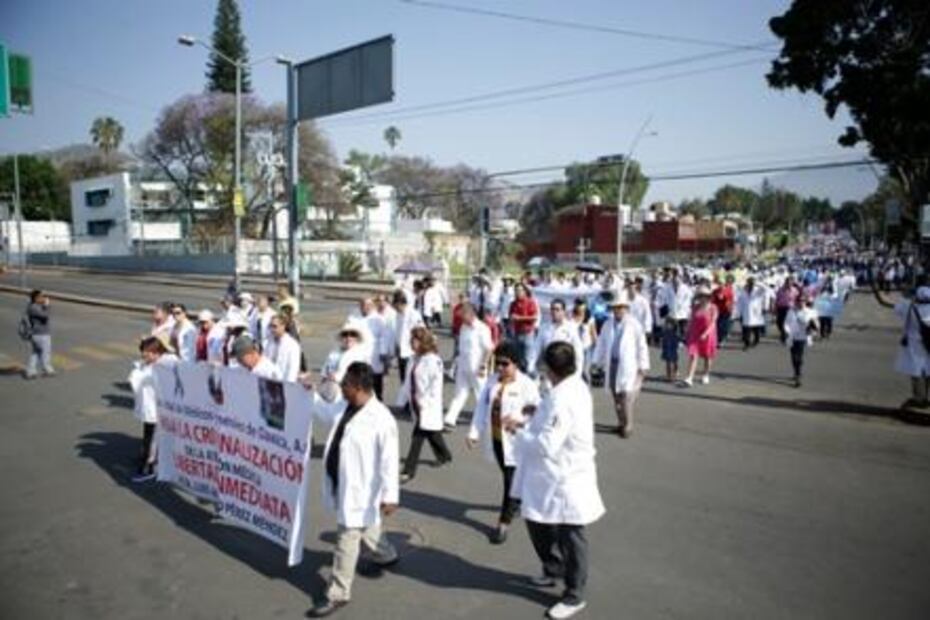 Se manifiestan en el país en apoyo a traumatólogo pediatra detenido en Oaxaca