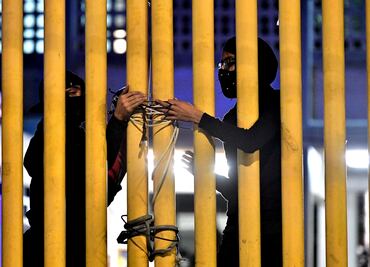 Liberan distintas escuelas de la UNAM; retienen otras