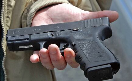 Empresa de EU regala pistolas a sus empleados por Navidad