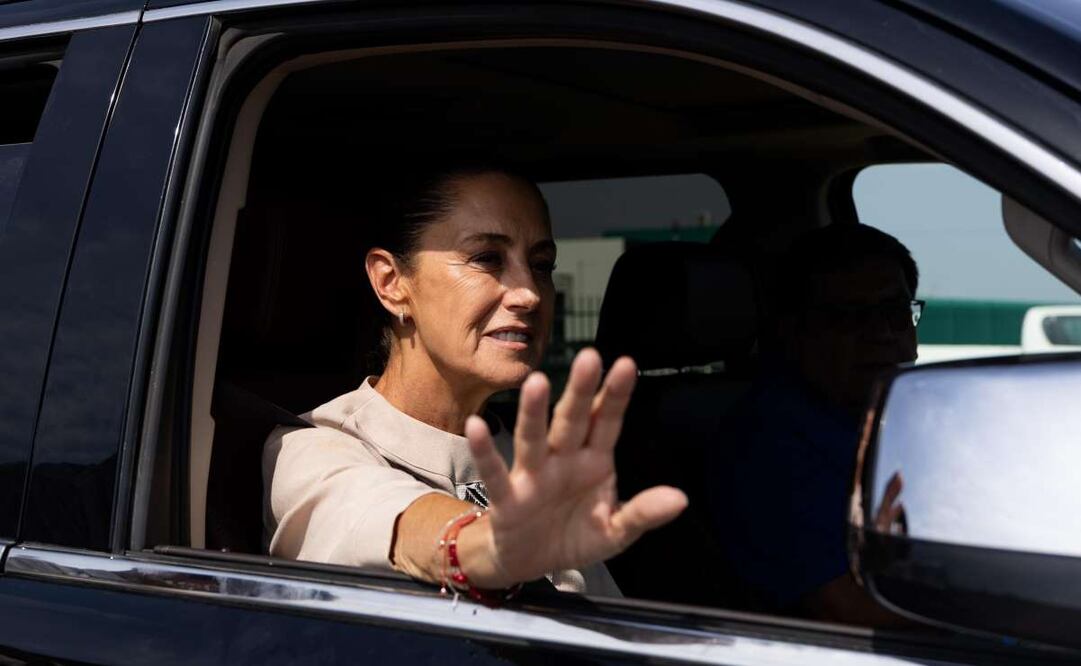 La presidenta Claudia Sheinbaum Pardo a su salida de una reunión con familiares de los mineros fallecidos en la mina El Pinabete, ubicada en Coahuila, en agosto de 2022. Foto:Hugo Salvador/EL UNIVERSAL