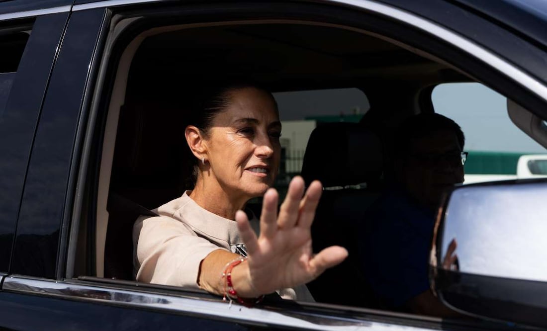 La presidenta Claudia Sheinbaum Pardo a su salida de una reunión con familiares de los mineros fallecidos en la mina El Pinabete, ubicada en Coahuila, en agosto de 2022. Foto:Hugo Salvador/EL UNIVERSAL
