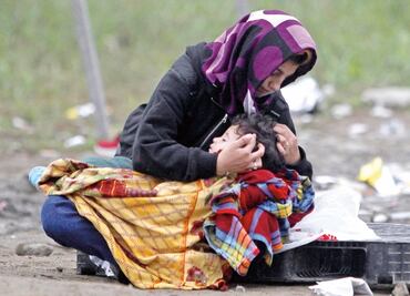 Migrantes buscan salida, tras cierres de fronteras