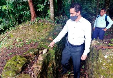 Custodio de zona arqueológica de Palenque encuentra “mano de metate” para moler maíz