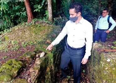 Custodio de zona arqueológica de Palenque encuentra “mano de metate” para moler maíz