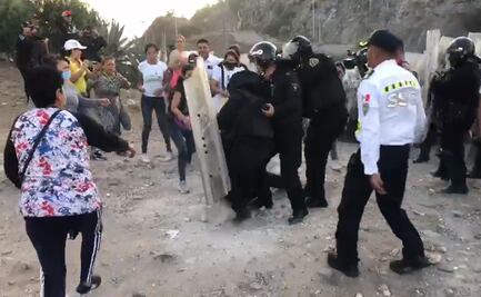 VIDEO: Policías repliegan a manifestantes que bloqueaban la autopista México-Pachuca
