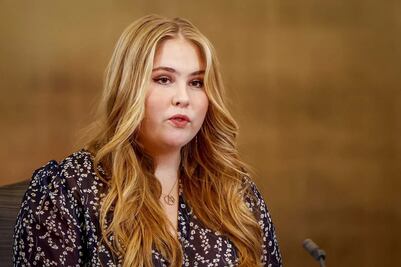 Amalia de Holanda, hija de la reina Máxima, admite que aún la pasa “muy mal” por amenazas que recibió