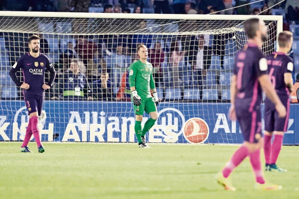 El portero culé Ter Stegen tuvo culpa en el descalabro y ofreció disculpas (LALO R. VILLAR. AP)