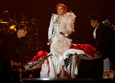 Hijo de Bowie critica homenaje de Gaga a su padre