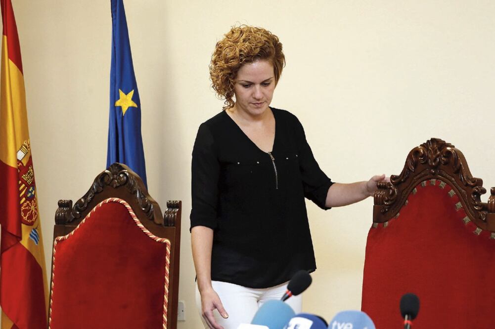 Raquel Garrido, hermana de Pilar, pidió enviar radiografías de los molares a España, para saber si los restos son de su familiar. (JUAN CARLOS CÁRDENAS. EFE)