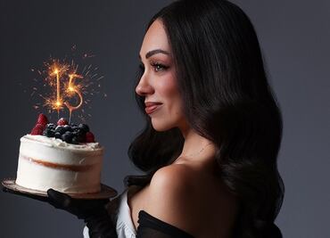 Rosy McMichael celebra 15 años creando contenido de belleza