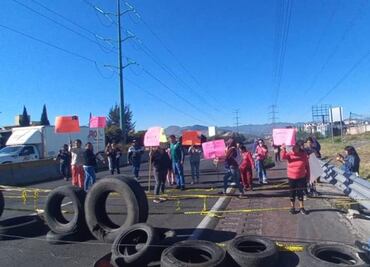 “¡Queremos agua!”: Exigen vecinos de Villa de Las Torres durante bloqueo en la autopista Chamapa Lechería